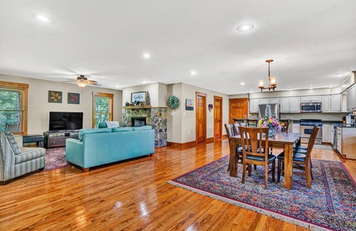 Covington House | Gorgeous Private Retreat on the Jackson River