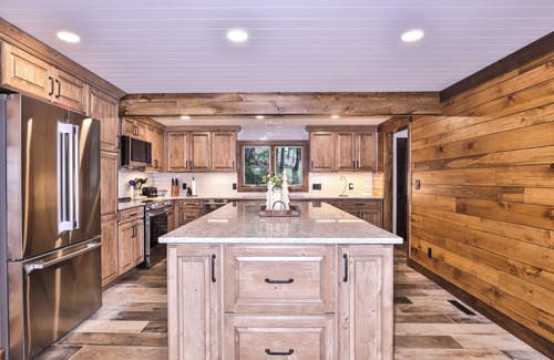 St Germain House | Gorgeous Private Home with a Million Dollar View!