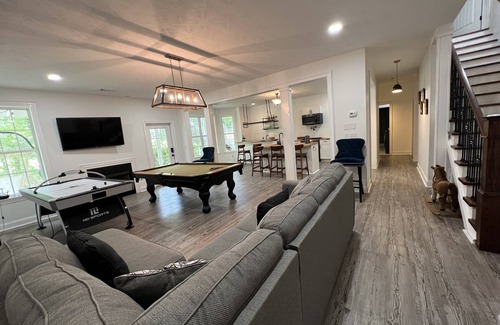 Evans Apartment | Gorgeous private wooded haven!