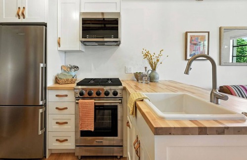 Lower Arapahoe Apartment | Gorgeous Refurbished Vintage Apt in the Heart of Boulder