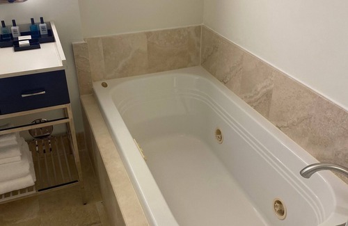 Mid Beach Hotel | Gorgeous Renovated ocean view Corner 1BD2BA suite.Two spa passes included