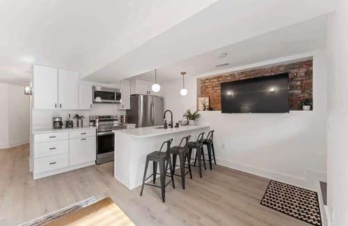 Bloomingdale Apartment | Gorgeous renovation 2BR/2BA with AC/TV/Internet
