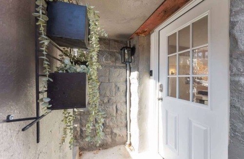 Bloomingdale Apartment | Gorgeous renovation 2BR/2BA with AC/TV/Internet