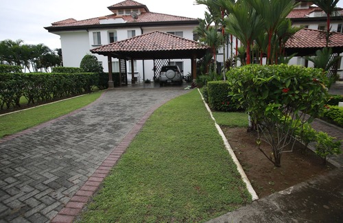 Esterillos Este Condo | Gorgeous Resort-Style Luxury Accommodation in Tranquil Esterillos Este