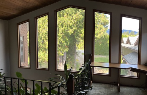 Revelstoke House | Gorgeous riverfront home, great views, minutes to Mt Revelstoke and downtown.