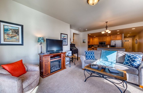 Florence Condo | Gorgeous riverfront rental with excellent views & large private deck