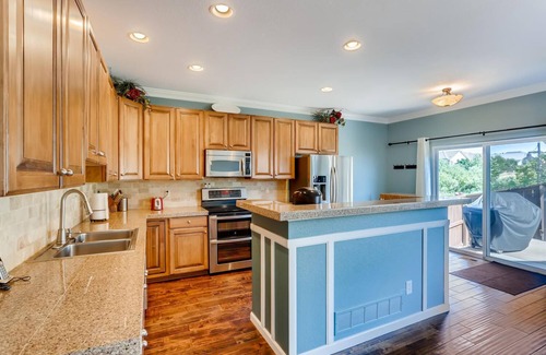 Aurora House | Gorgeous Saddle Rock 3 or 4 Bdrm on Greenspace