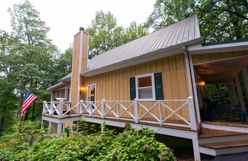 Saluda House | Gorgeous Saluda Mountain Home