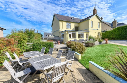 Abersoch House | GORGEOUS SPACIOUS FAMILY HOUSE IN THE CENTRE OF ABERSOCH WITH BEACH HUT!