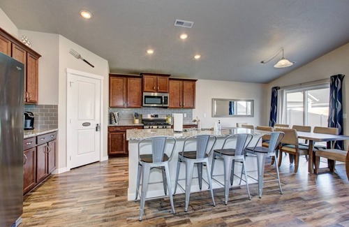 Star House | Gorgeous Star home ~ King Bed ~ 5 TVs ~ Walkable to Downtown Star and Albertsons