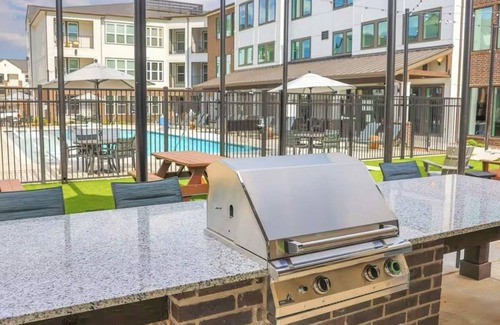 Sherman Apartment | Gorgeous studio apartment in Sherman with pool, WiFi, gym, washer/dryer,