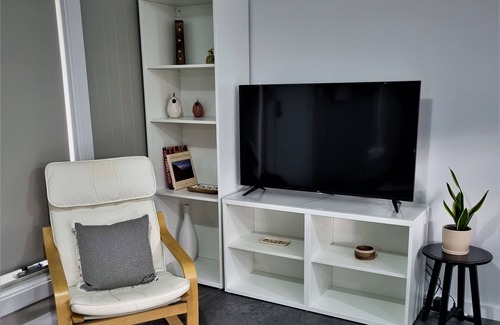 Naracoorte Apartment | Gorgeous studio in a private garden setting, the perfect getaway!