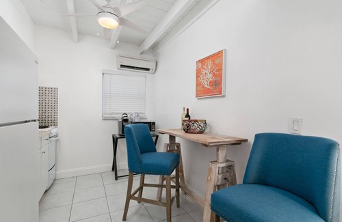 Ocean Ridge Apartment | Gorgeous studio with pool 200 meters from the beach