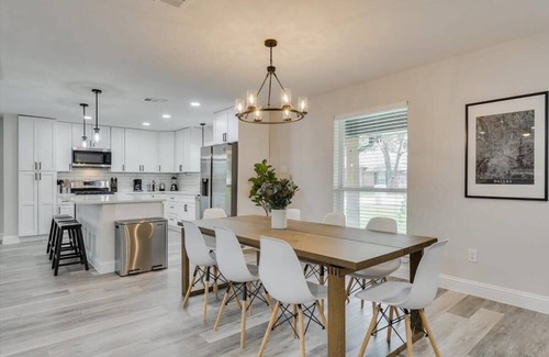 Garland House | Gorgeous Sunny Home for Big Groups w/Private Pool