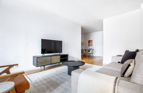 Sutton Place Apartment | Gorgeous Sutton Place 2BR w/Gym, near Central Park, by Blueground