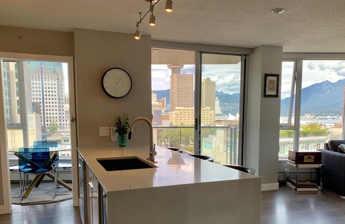 Crosstown Condo | Gorgeous Views, Downtown, 2Bdrm2Bath,1 Free Parking