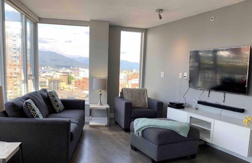 Crosstown Condo | Gorgeous Views, Downtown, 2Bdrm2Bath,1 Free Parking