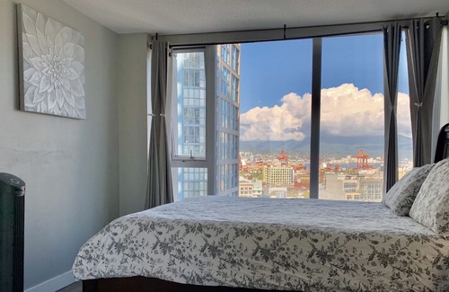 Crosstown Condo | Gorgeous Views, Downtown, 2Bdrm2Bath,1 Free Parking