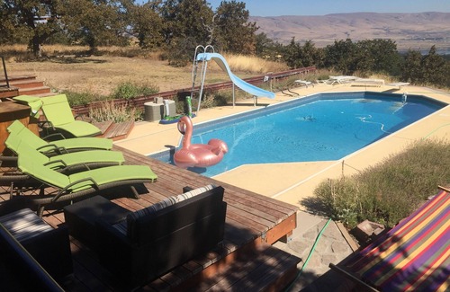 The Dalles House | Gorgeous views of the Columbia River/Gorge, pool experience and hot-tubbing!