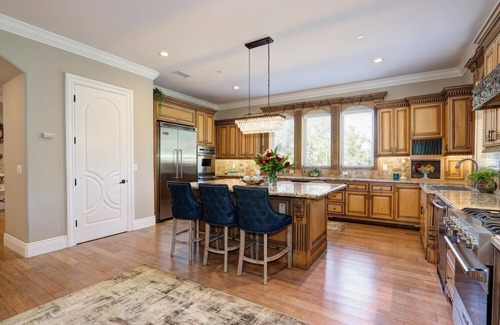 Loomis Villa | Gorgeous Villa In Upscale Neighborhood
