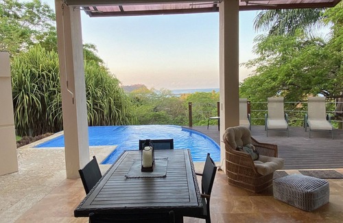Samara Villa | Gorgeous villa with ocean view 5 minute walk to Samara Beach
