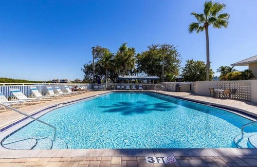 Ruskin Apartment | Gorgeous Water Getaway, Totally Renovated For Your Enjoyment