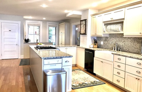 Bayside House | Gorgeous Waterfront Estate In Historic Bayside