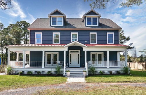 Cambridge House | Gorgeous, Waterfront Home - Perfect for Families and Large Groups - Lots to Do