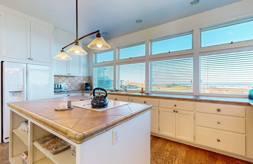 Fort Bragg House | Gorgeous waterfront home with easy beach access, free WiFi, & more