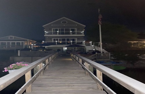 Portsmouth House | Gorgeous Waterfront Home & Dock, Outdoor Living ,kitchen & Authentic Pizza Oven