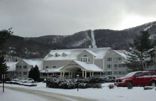 Hancock Apartment | Gorgeous Zen Must-See Suite At Jiminy Country Inn - Sleeps 4 Ski On/Off at Mtn