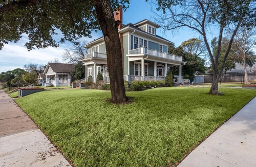 Waco House | Gorman House-As Seen On HGTV's Fixer Upper Silos Downtown Baylor McLane Stadium