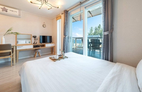Goseong-gun House | Goseong Araenmaru Pension