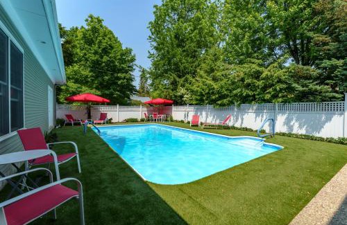 Douglas House | Goshorn House & Studio - Large pool - Within walking distance to downtown Douglas