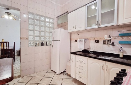 Raul Cury House | Gourmet space, swimming pool, 50 meters from the beach, Wi-Fi, SmartTV.