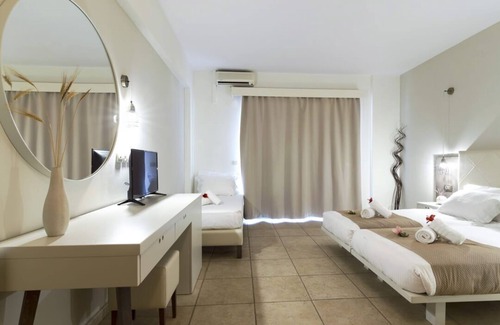 Kato Gouves Hotel | Gouves Bay Hotel is a summer holiday paradise in Gouves.