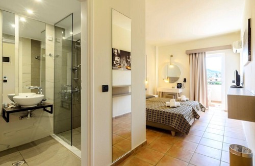 Kato Gouves Hotel | Gouves Bay Hotel is a summer holiday paradise in Gouves.