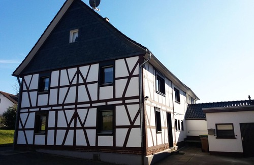Neunkirchen-Seelscheid House | Gräfrath Guesthouse Neunkirchen-Seelscheid