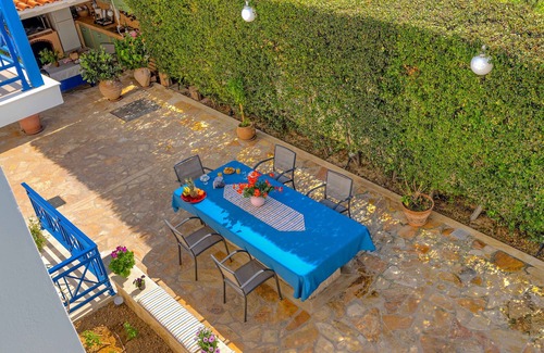 Agios Dimitrios Apartment | BBQ|Balcony|42Mbps|King|Backyard|Full Kitchen-1