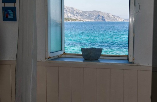 Kerveli House | Romantic Villa Glyfos