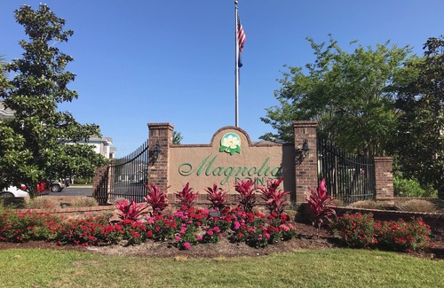 Central Myrtle Beach Condo | GR RATES! GR LOCATION! 2BEDRM w ELEVATOR, GOLF VIEW! FUN! APPRX 1 MILE TO BEACH!