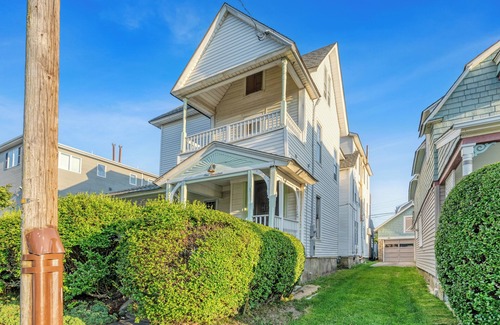 Bradley Beach House | Grace by the Sea (Whole House)