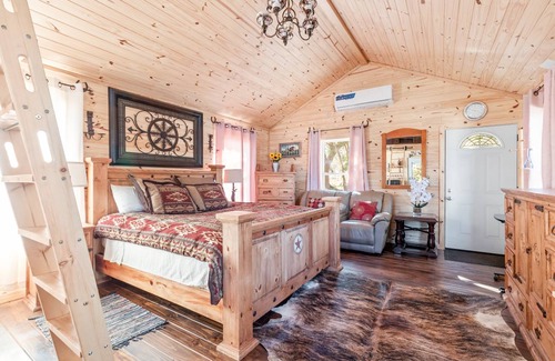 Blanco Cottage | Grace Cabin