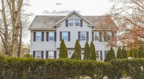 Cos Cob House | Grace's Place - 3 Bedroom Townhouse in Greenwich