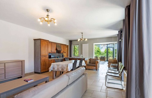 Geetbets House | Graceful Holiday Home in Geetbets with Patio