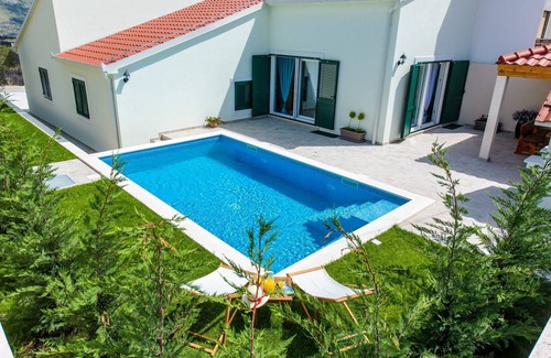 Mravince Villa | Gracefully villa Lucia *