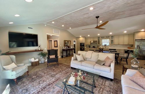 Ocracoke House | Graceland: Dog Friendly Home Convenient Location