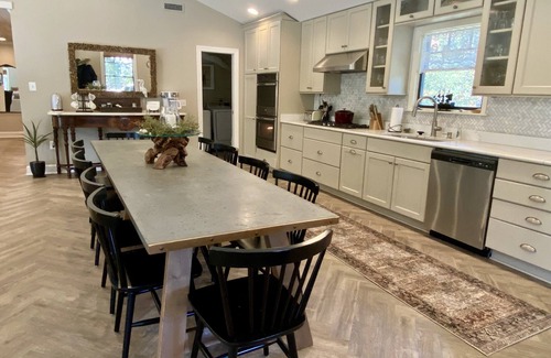 Ocracoke House | Graceland: Dog Friendly Home Convenient Location