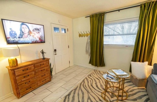 Whitehaven House | Graceland Escape · Comfortable Studio + Free Parking
