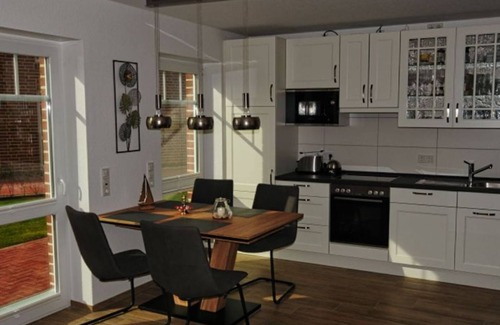 Greetsiel Apartment | Grachtenblick - New first floor apartment with dog directly on the Greetsieler Sieltief!